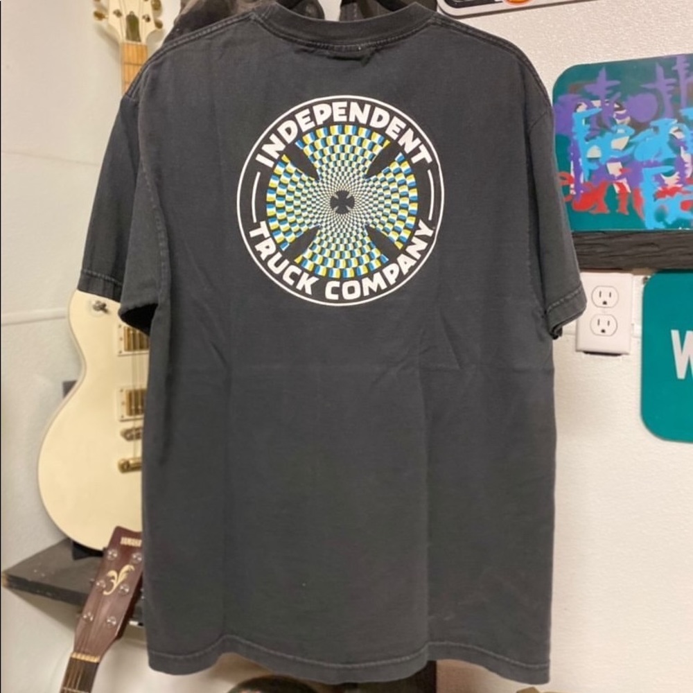 Vintage independent tee Size L